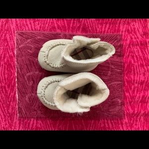 Burberry matching baby shoes